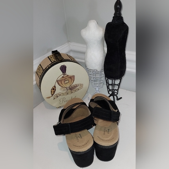 Collection by Clark's Criss Cross Open Toe Sandals - Picture 4 of 6